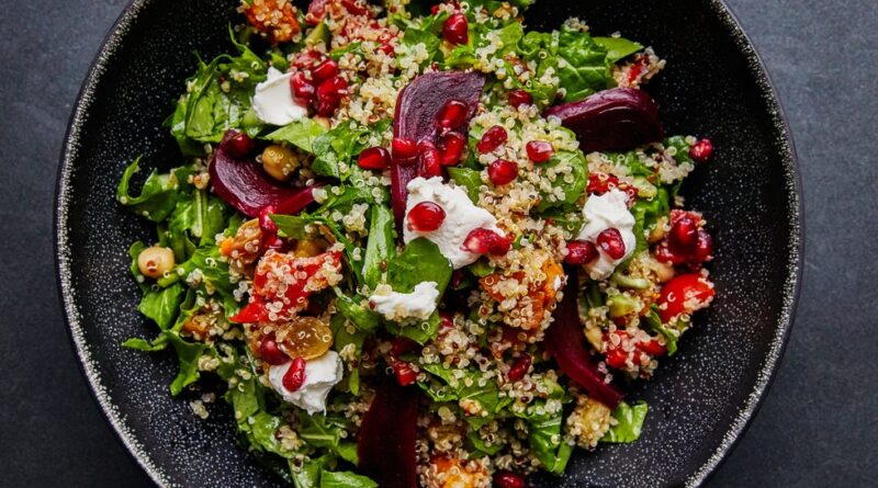 quinoa salad with beet root and spinach